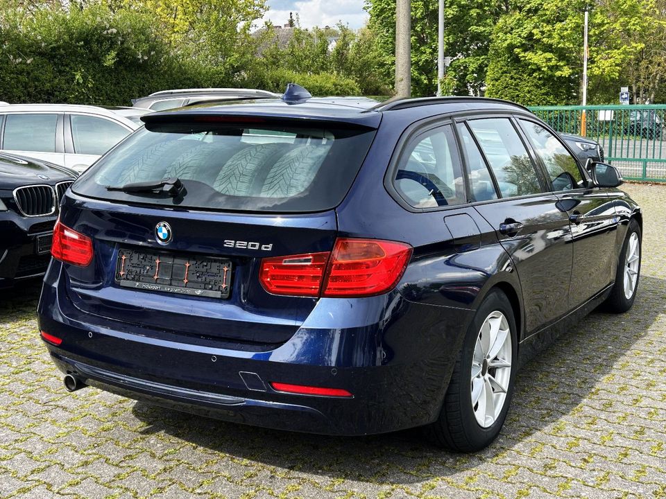 BMW 320d Baureihe  Touring Sport*Harman*Xenon*NAVI* in Wiesbaden