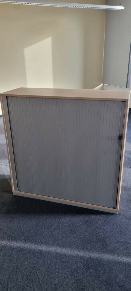 150 x Steelcase Steh Sitz Schreibtisch / Büromöbel / Büro in Darmstadt