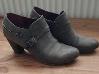 S. Oliver Gr. 40 Stiefeletten Damen Schuhe Stiefel grau Bayern - Arnstein Vorschau