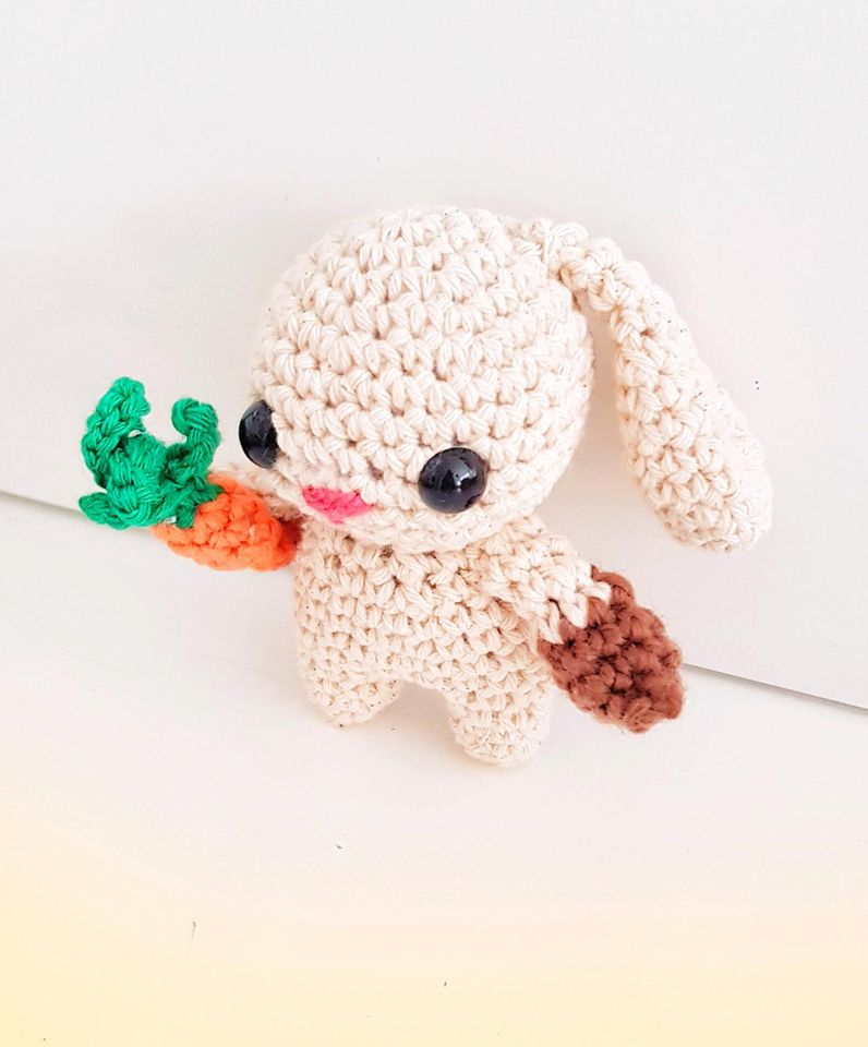 Osterhase 9cm gehäkelt Handarbeit Karotte Hase amigurumi bunny in Dresden