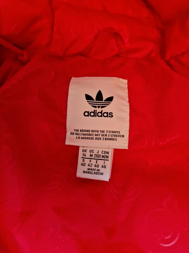 Topp Jacke Adidas Steppjacke S/M in rot in Düdenbüttel