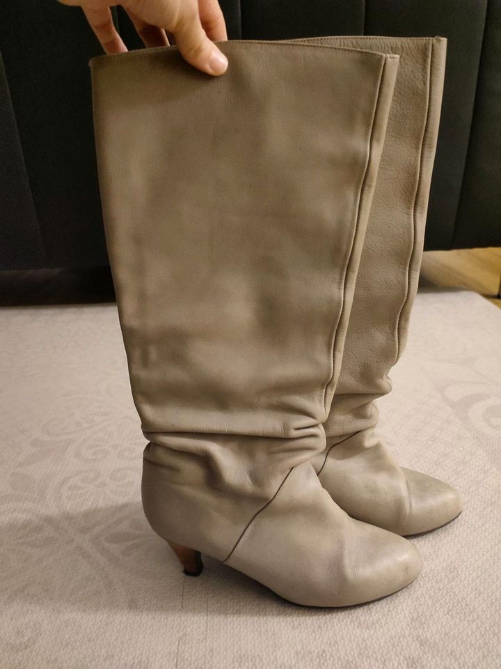 Zara Echtleder Stiefel High Heels taupe grau Gr. 39 in Frankfurt am Main