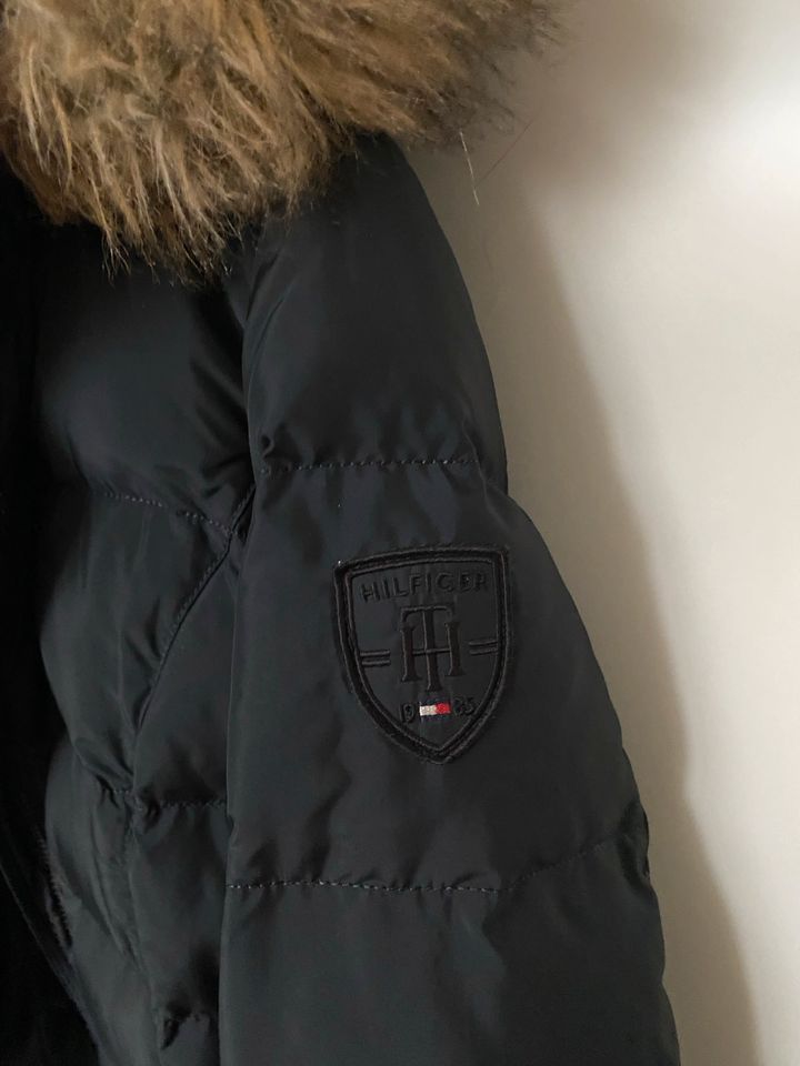 Daunenjacke Tommy Hilfiger blau/schwarz M in Merzig