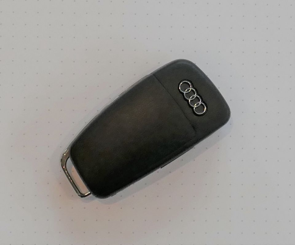 Audi USB-Stick 8 GB in Wolfhagen 