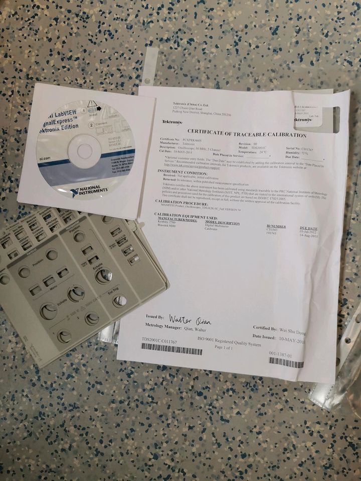 Digital Oszilloskop Tektronix TDS2001C 50MHz in Buch