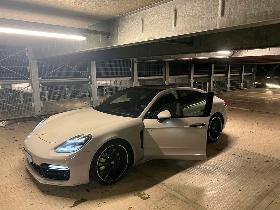 Porsche Panamera 4 mieten Hochzeitsauto Sportabgasanlage in Hagen