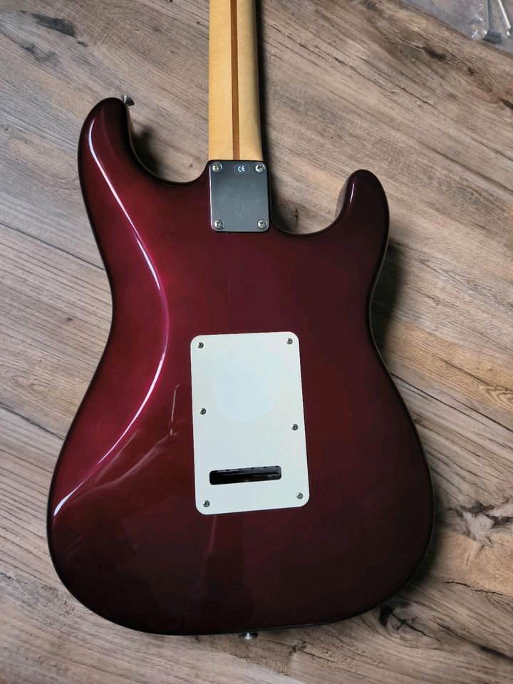 Fender Stratocaster Mexico Lefthand Wine Red in Mittenaar