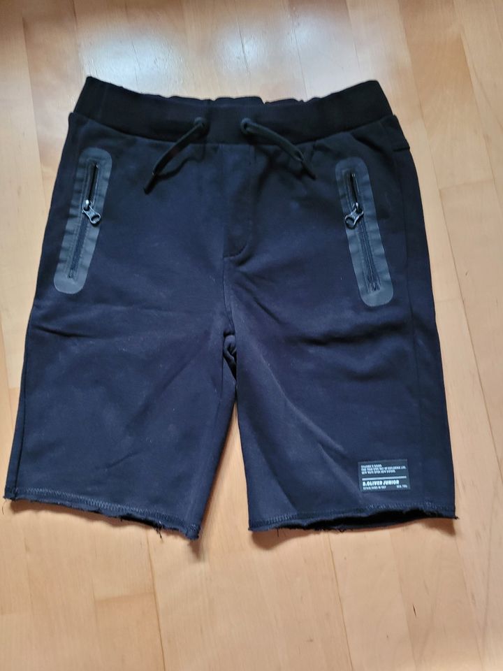 Neuwertige Bermuda Shorts kurze Hose schwarz S.Oliver Gr. M 152 in Bayern -  Steinsfeld | eBay Kleinanzeigen ist jetzt Kleinanzeigen