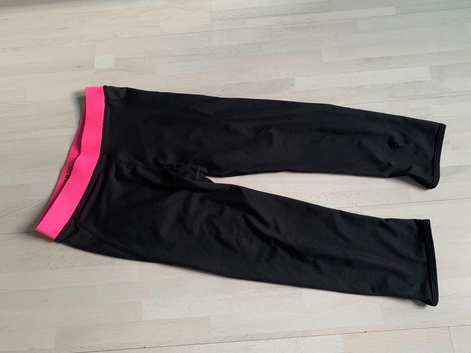 **3/4-Sport-Tight Leggings Hose Schwarz/Pink H&M 146/152** in Berlin