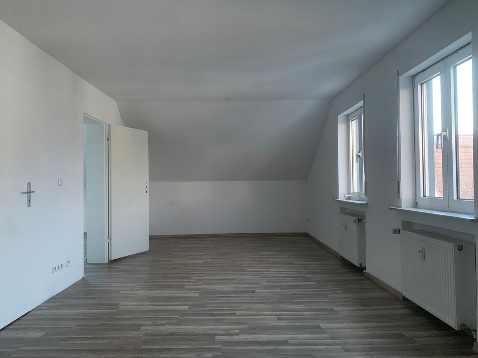 4 Zimmer Dachgeschoss Wohnung zu vermieten in Hattersheim am Main