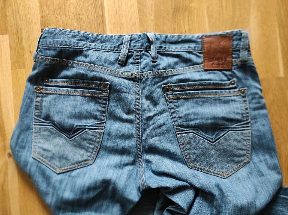 Guess Jeans Cropped Gr 31 in Berlin