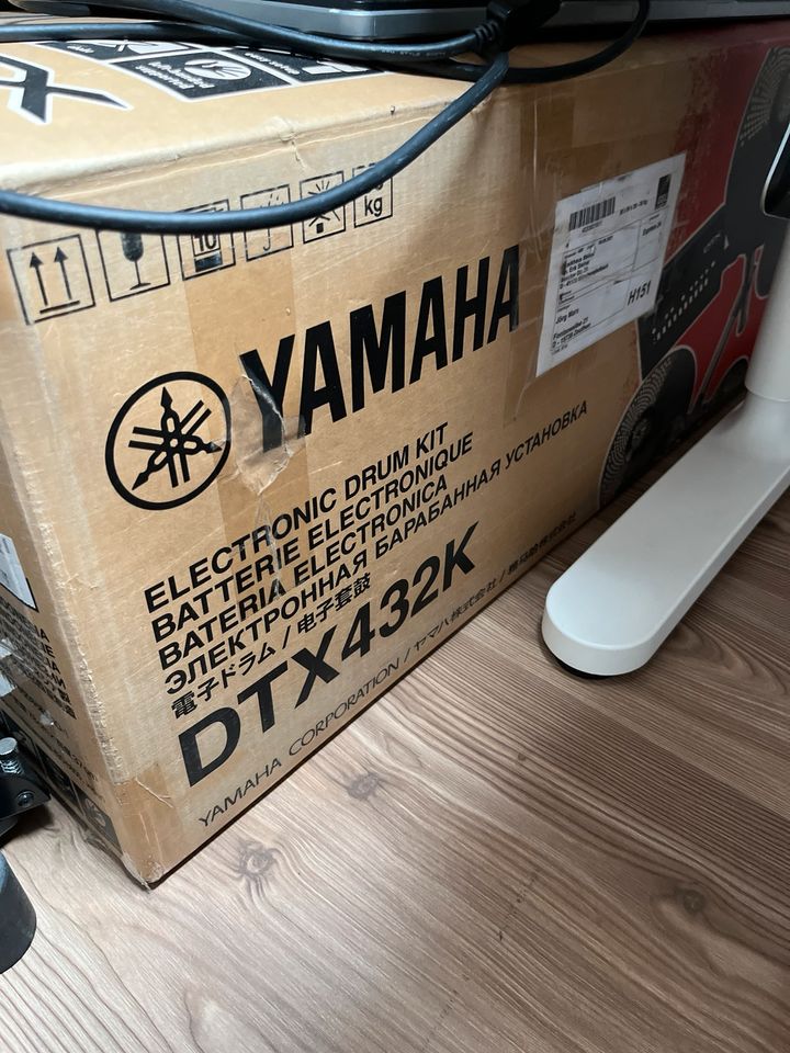 Yamaha DTX432K Schlagzeug / E-Drum Kit in Berlin
