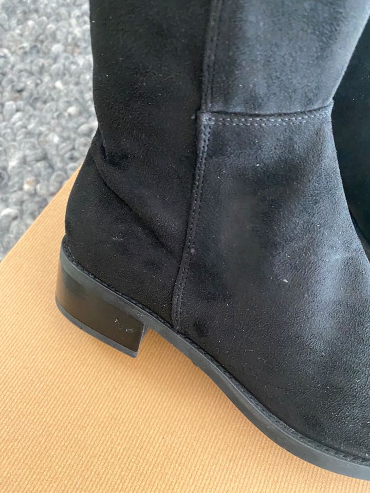 Unsisa Damen Stiefel Wildleder Schwarz 37 neu ungetragen in St. Ingbert