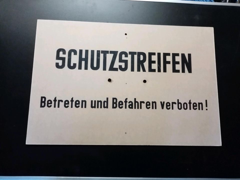DDR Grenze, original Schild "Schutzstreifen" (Grenztruppen, NVA) in Eisenach