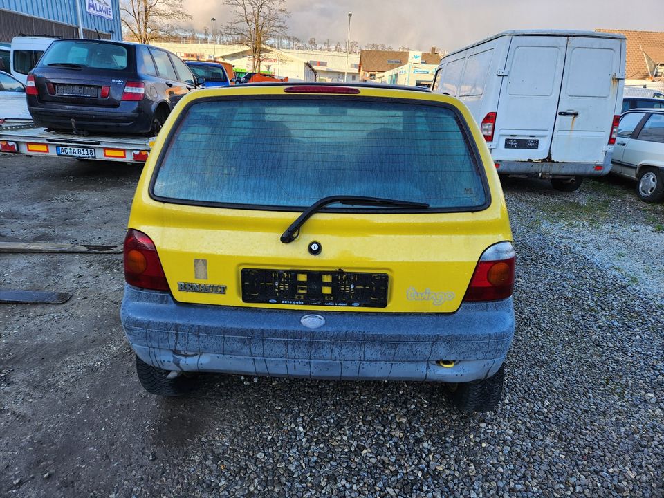 Schlachtfest ! Renault Twingo Faltdach 1,2 1997 C06  gelb OV396 in Eschweiler