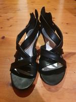 Sandalen mit breitem Riemen Hessen - Gießen Vorschau