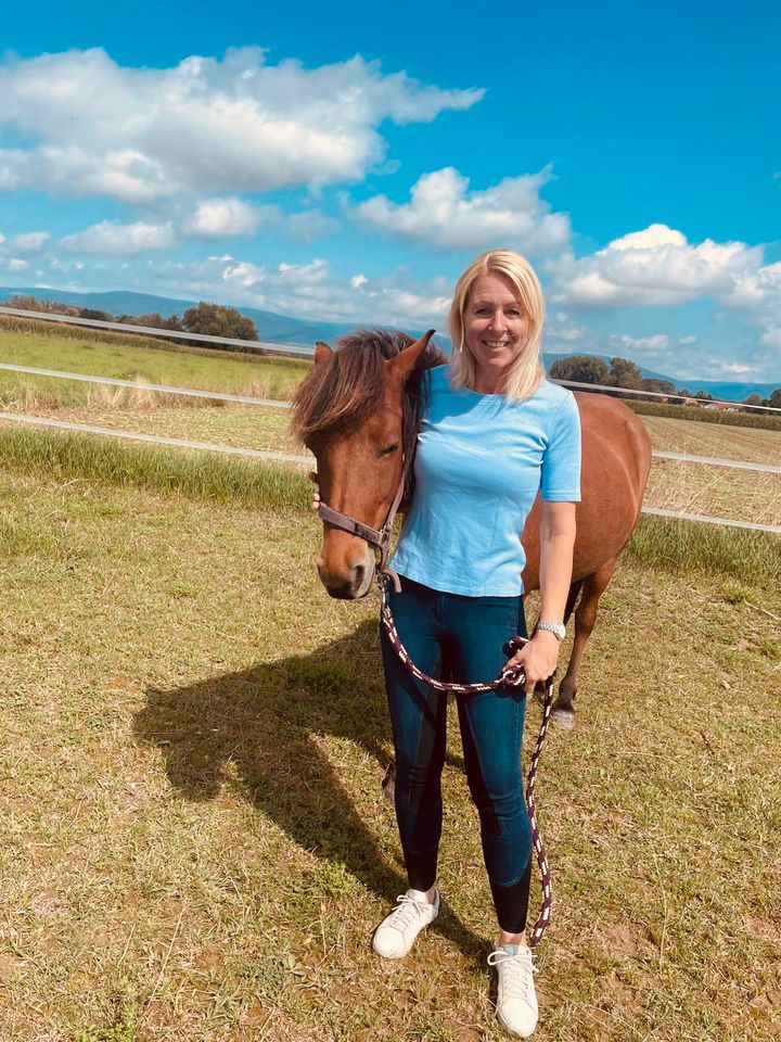 Reittherapie / Therapeutisches Reiten mit Isländern / Ponys in Niederwinkling