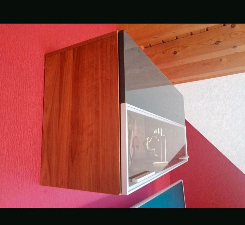 Moderner Hängeschrank Wohnzimmer in Rodalben