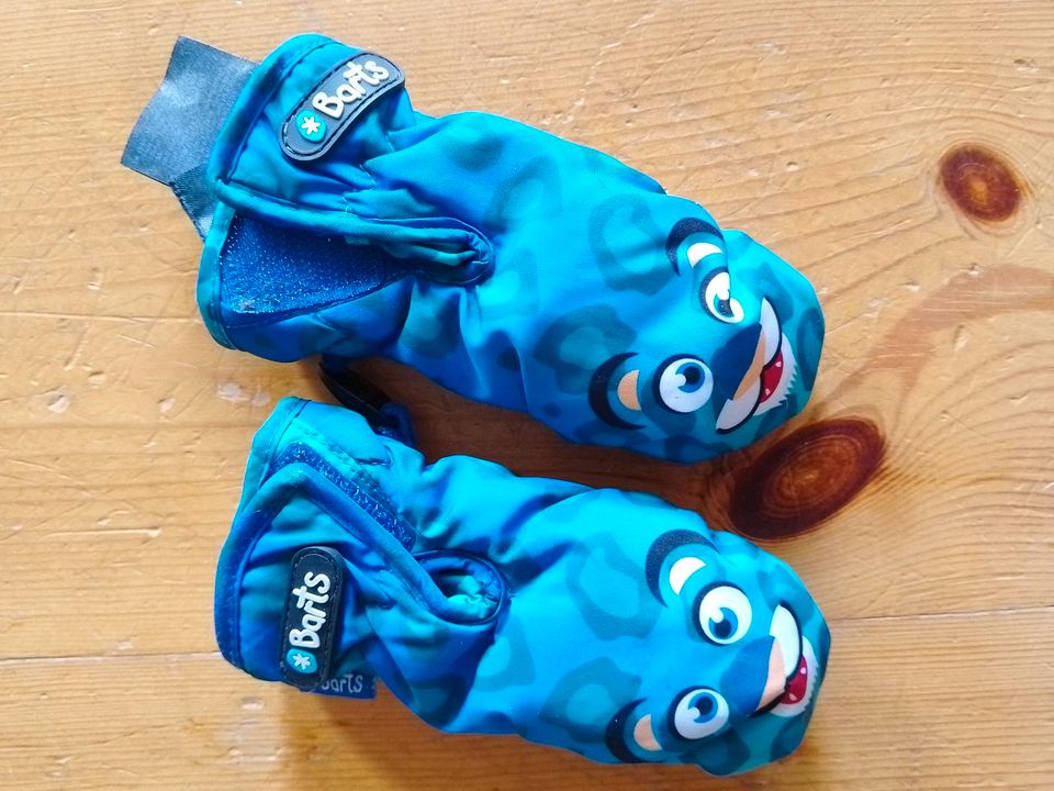 Süßer Bart Handschuhe blau in Berlin