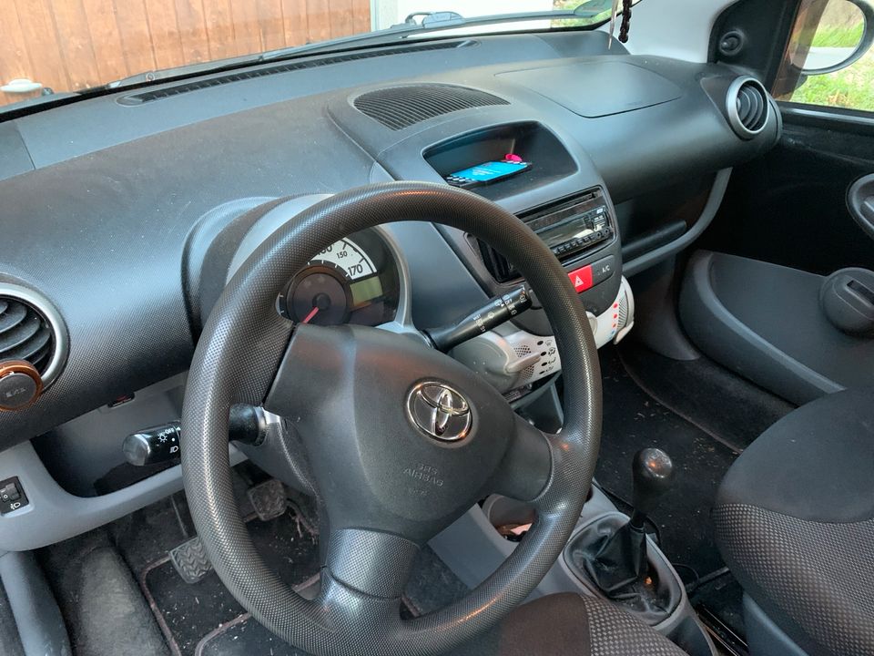 Toyota Aygo 1.0 Baujahr 2010, TÜV bis 11.2025 in Rheinfelden (Baden)