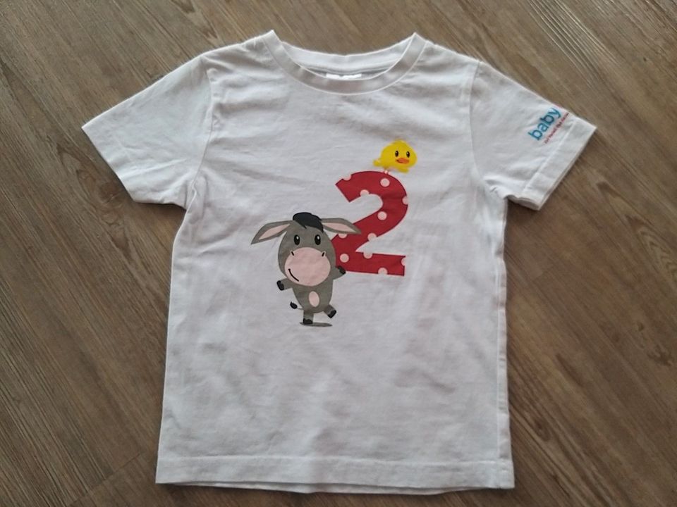 199 - T - Shirt Weiß mit Emil, Küken Größe 98 / 104 in Hagenburg