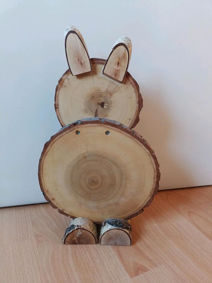 Osterhase Holz Deko Baumscheibe Handarbeit in Hannover