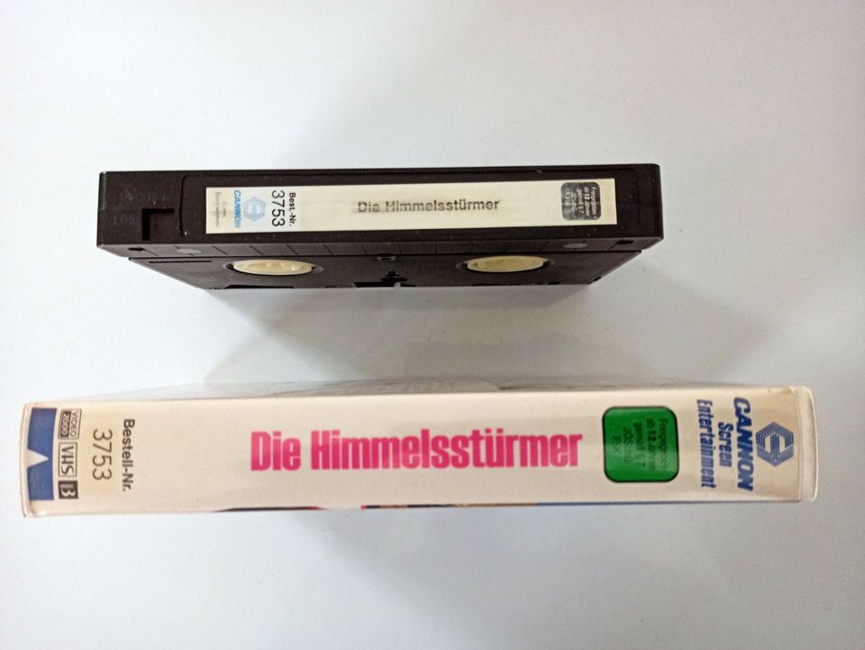 VHS & DVD+R: Die Himmelsstürmer (Film von 1985, Heaven Help Us) in Hannover