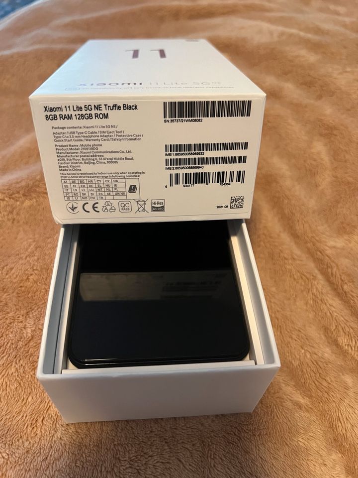 XIAOMI 11 Lite 5 G 8 GB RAM 128 GB ROM in Weißenfels