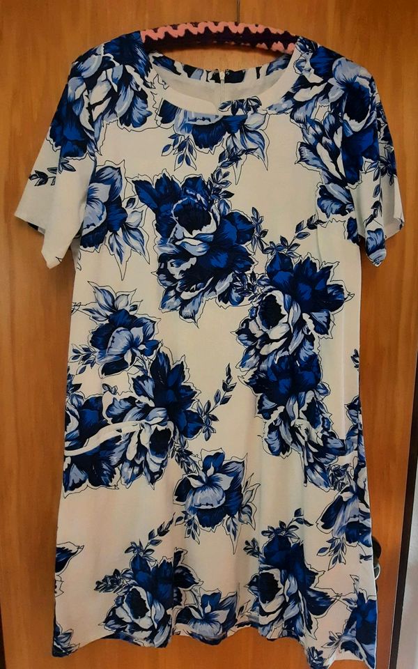 Kleid Etuikleid Sommerkleid 42-44 blau-weiß in Hilchenbach