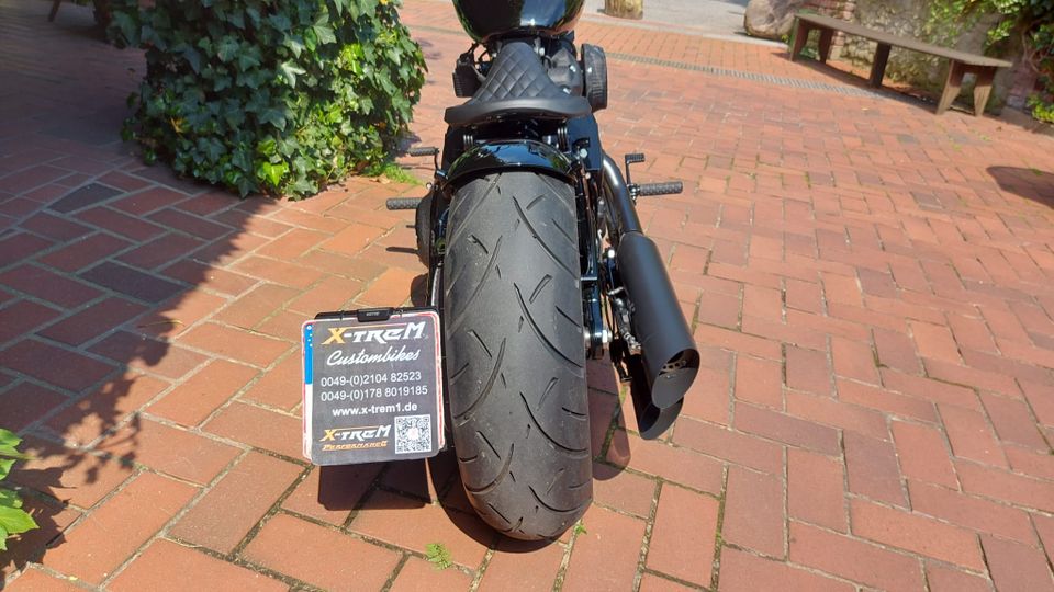 200er Breitreifenumbau für M8 Street Bob,Slim Speichenrad ab 2018 in Mettmann