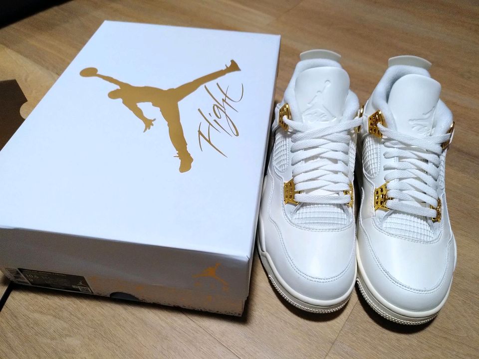 Jordan 4 White and Gold in Berlin