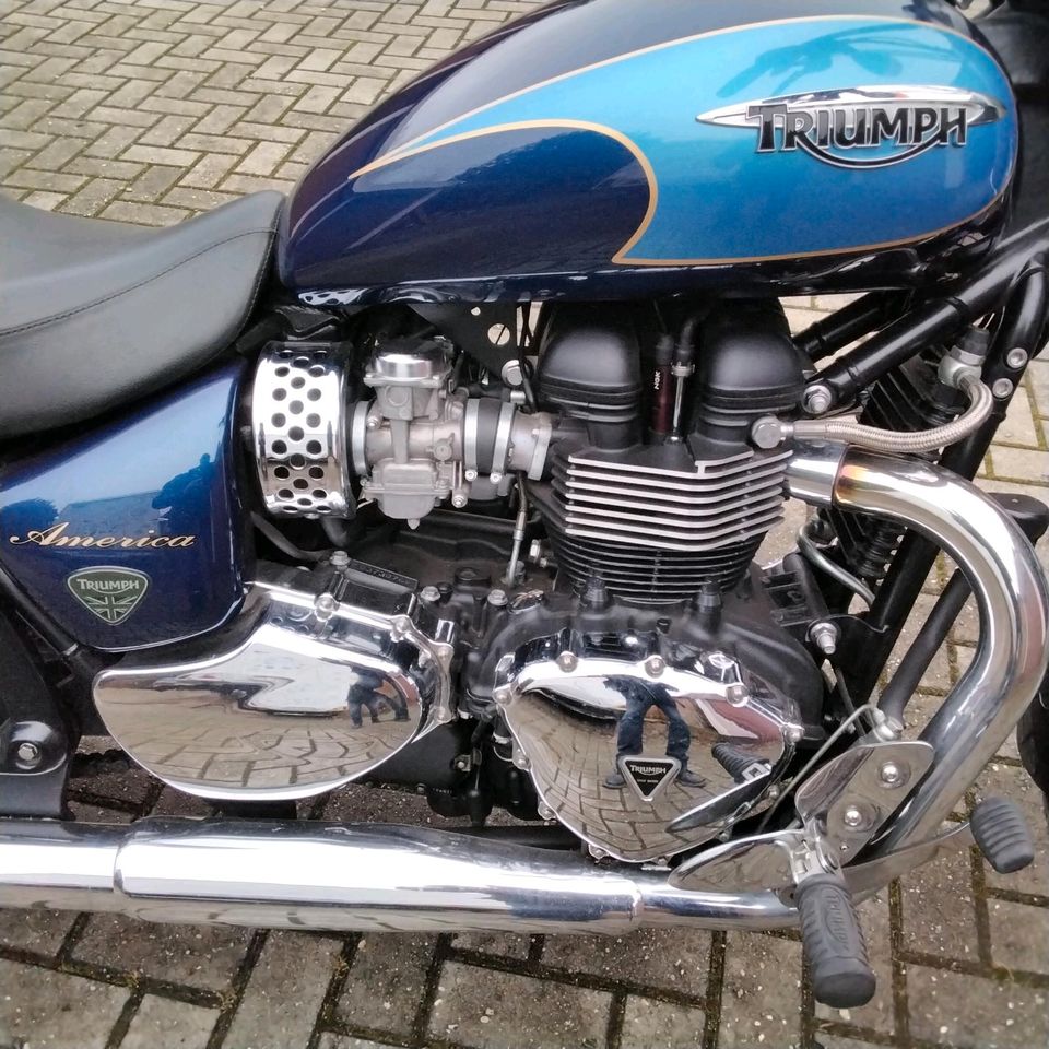 Triumph Bonneville America 900 , 1 Hand in Duisburg