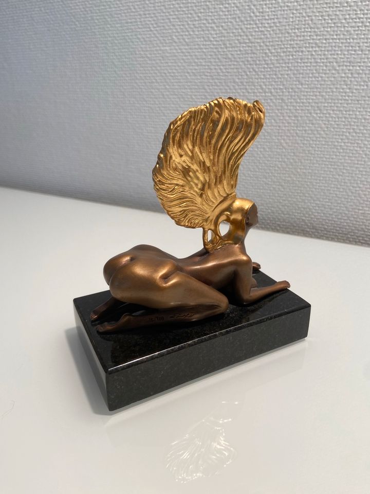 Ernst Fuchs Skulptur 'Die Sphinx mit dem Goldhelm in Köln