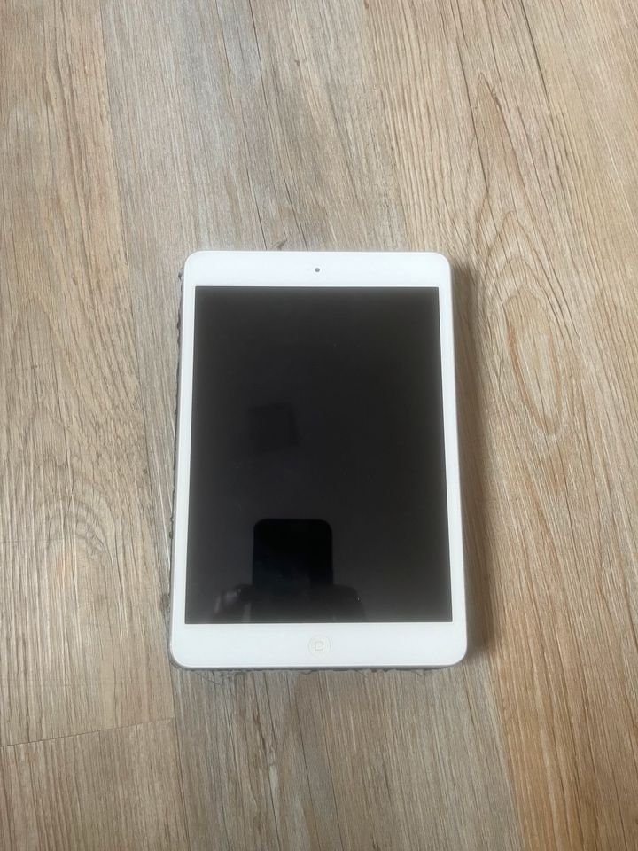 iPad Mini 2 weiß in Hamburg