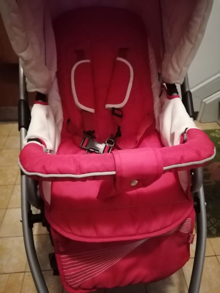 Kinderwagen Himbeer-Farbe in Dortmund