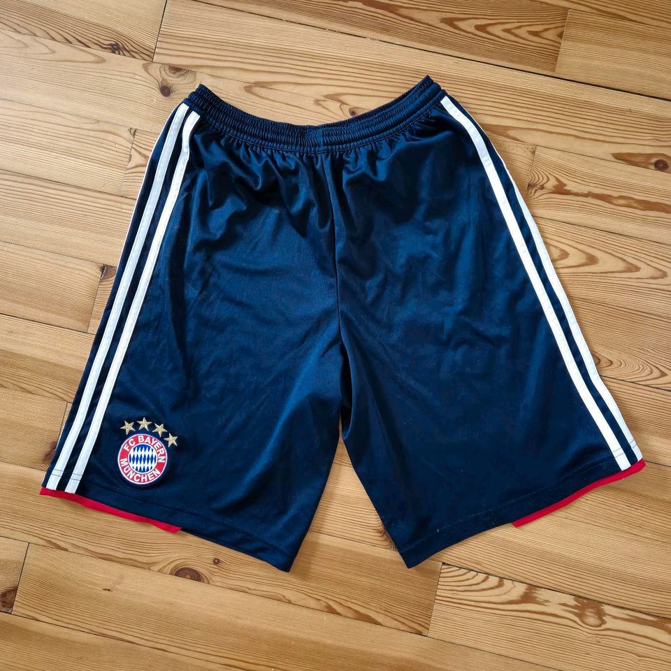 adidas FC Bayern München Shorts Größe S blau in München