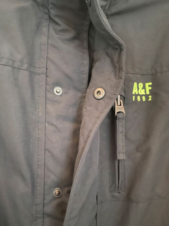 Übergangsjacke Herren Abercrombie Gr. XL in Teutschenthal