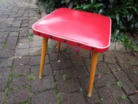 50er Jahre Hocker / rot / gepolstert Baden-Württemberg - Waldkirch Vorschau