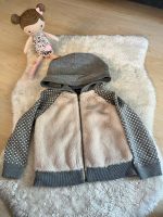 Baby Gap 3 Jacke Sweatshirt-Jacke Flauschig Herzen grau Hessen - Kriftel Vorschau