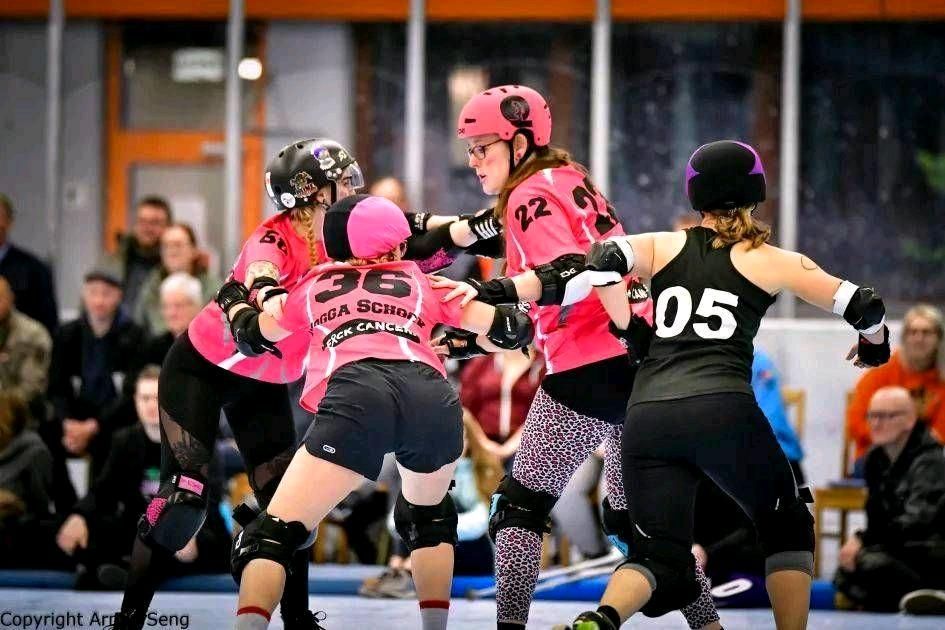 Roller Derby Rollschuh Team Sport Skaten Freizeit in Oberhausen