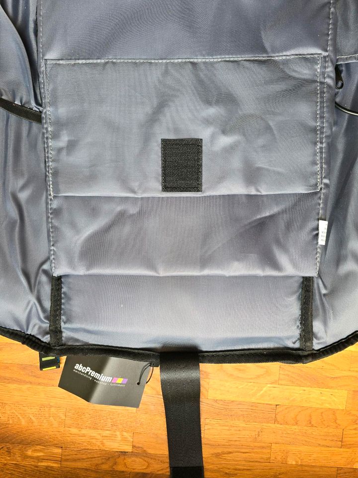 Hochwertiger Funktionsrucksack mit Lade- und Flat lay funktion in Hamburg