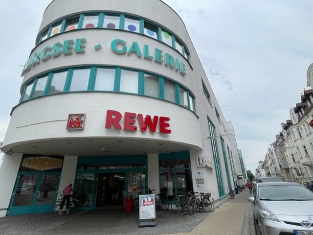 Attraktive Ladenfläche - große Schaufenster - Parkplätze in Schwerin