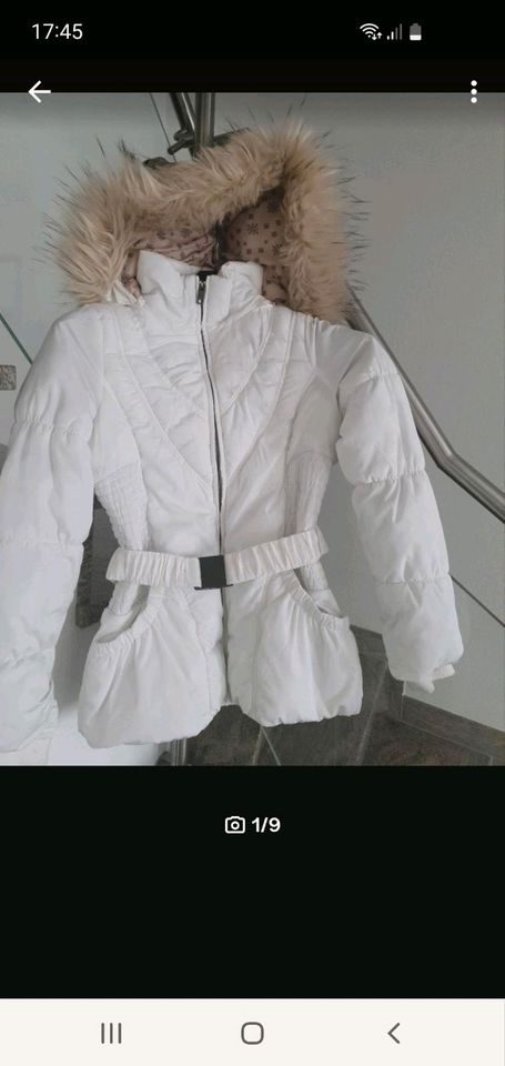 Schicke  weiße Winterjacke mit Fellkaputze  Gr 34 20€ in Ingolstadt