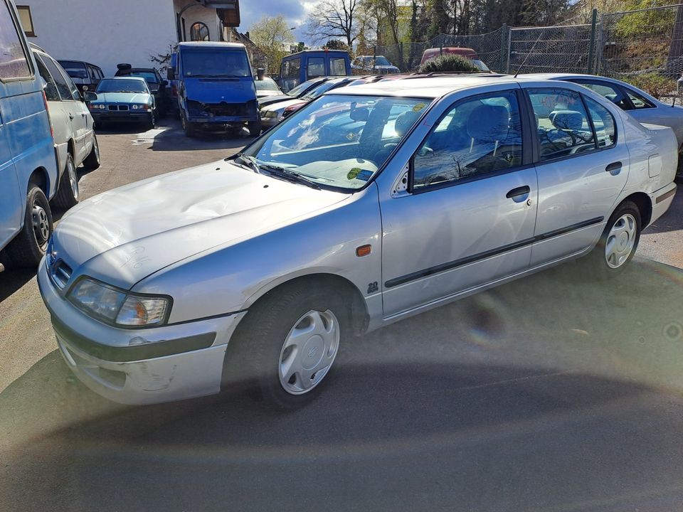 Nissan Primera SLX "Schlachtfest" 1974ccm 66kW 90PS 7/1997 in Neuhof