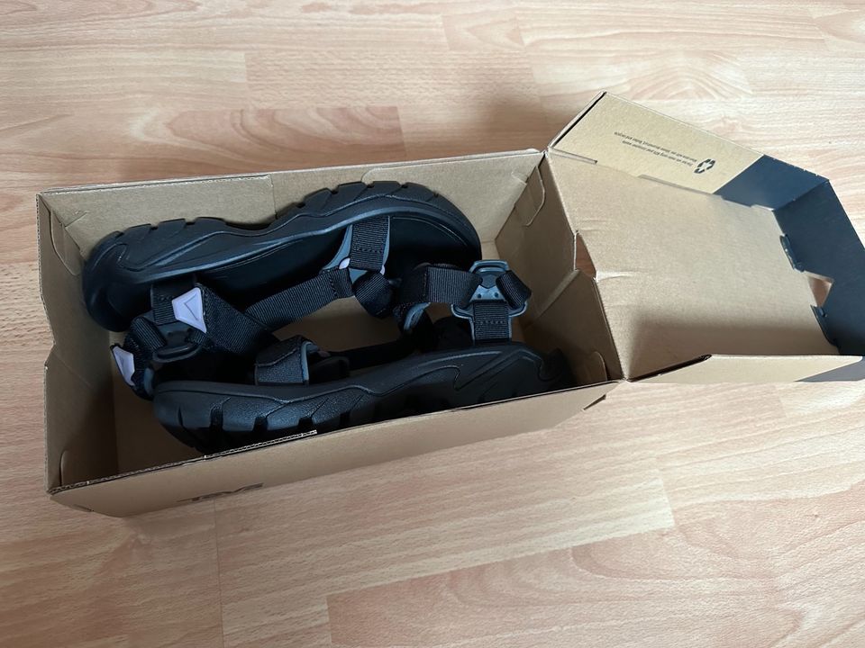 Teva Sandalen terra Fi5 universal schwarz damen größe 39 o. 8 NEU in Köln