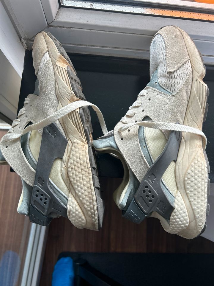 Nike Huarache Coconut Größe EUR 44 28 cm in Frankfurt am Main