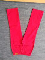 Jeanshose rot+Tshirt, bunt. Bayern - München-Flughafen Vorschau