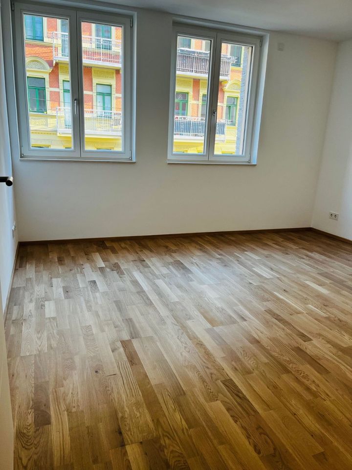 NEUBAU, tolle vier-Raum-Wohnung mit 2 Balkonen und Einbauküche in Leipzig