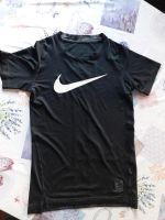 Sportshirt Nike pro Größe 152/158 Baden-Württemberg - Hausach Vorschau