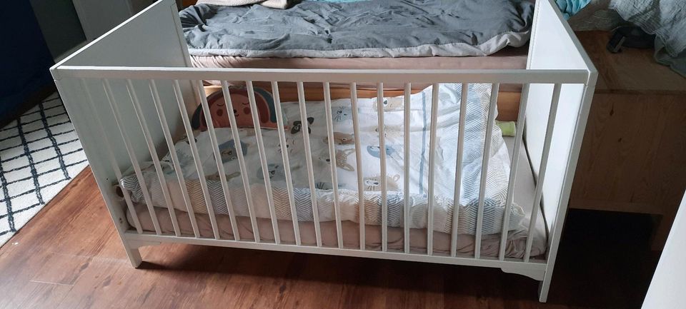 Gitterbett / Baby- und Kleinkind-Bett in Brunsbek